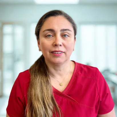 Alejandra Espinoza - Matrona - Clínica CER
